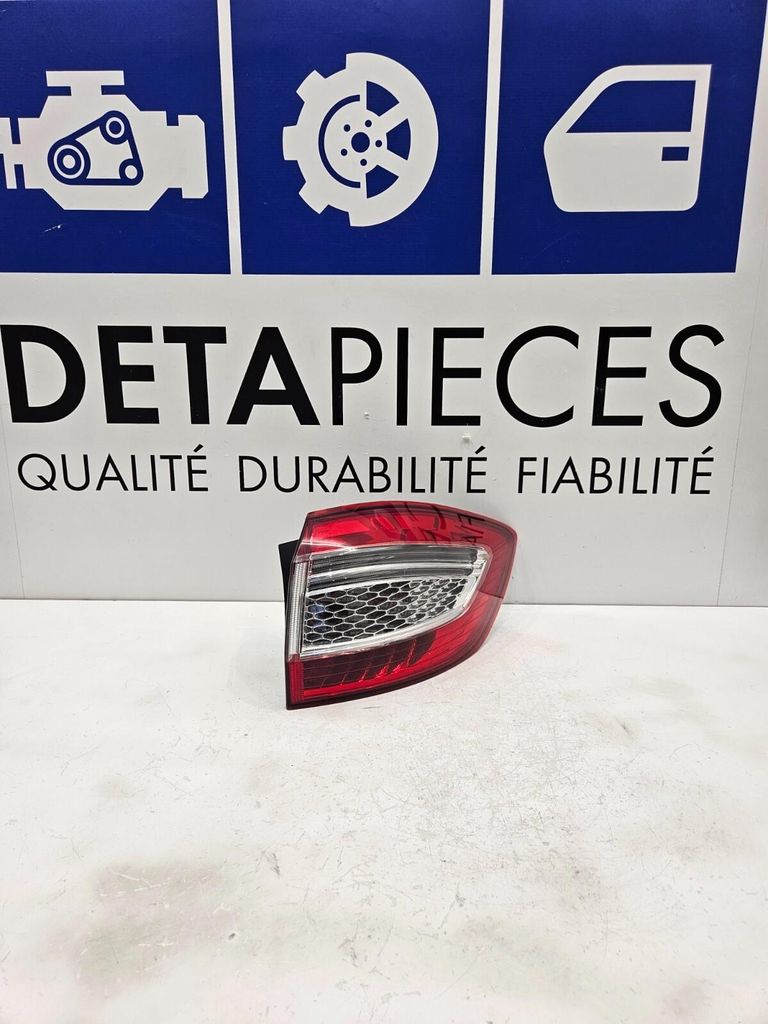✅FEU/ PHARE ARRIERE DROIT FORD MONDEO 2011 III  R: BS7113404B L: 72493034