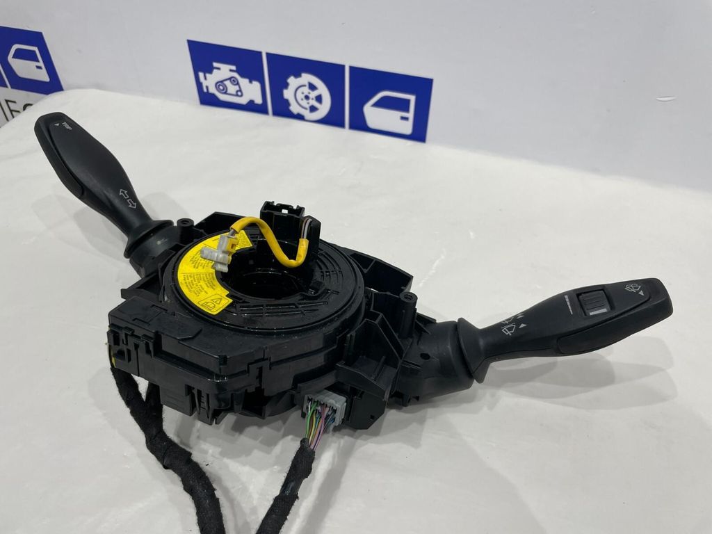 ✅Commodo commande essuie-glace/phare FORD FIESTA 2016 R: 8A6T13335BC L: 79635813