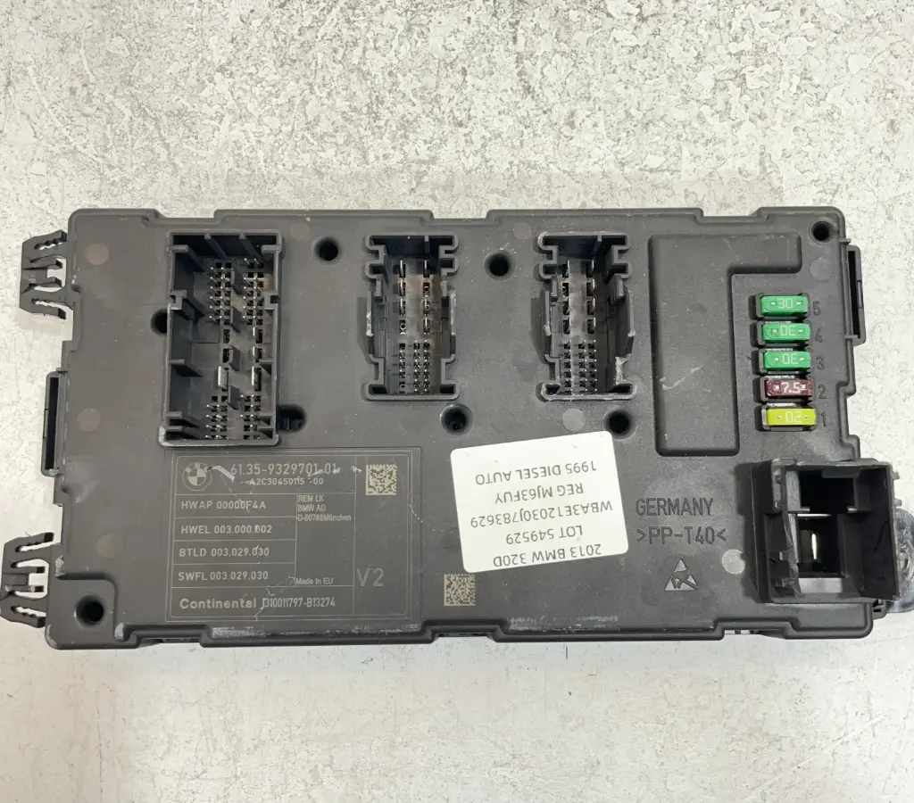 ✅Boîte à fusibles BMW 320D 3' F30 2013 9329701 61359329701 549529  