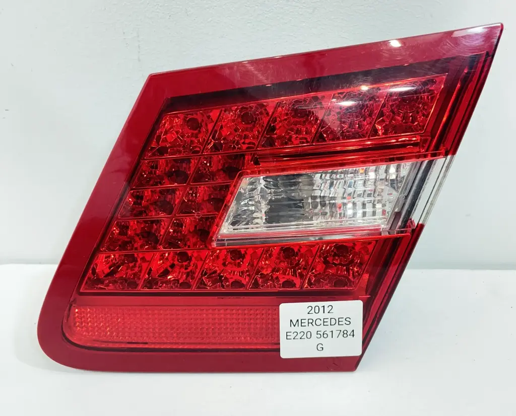 ✅Feu arrière sur hayon droite MERCEDES E220 C207 2012 A2078200464 561784