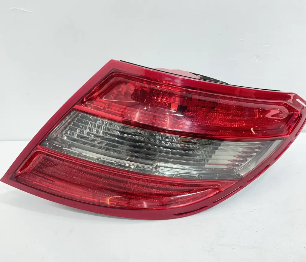 ✅Feu / phare arrière droite MERCEDES C200 W204 A2048203064 2048203064 560752 