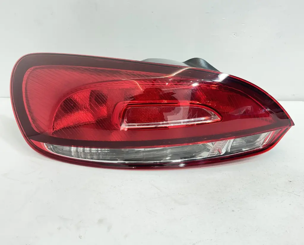 ✅Feu / phare arrière gauche VOLKSWAGEN SCIROCCO III 2009 1K8945095H 556587 