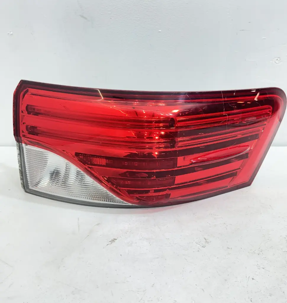 ✅Feu / phare arrière droite TOYOTA AVENSIS III Wagon 2013 8155005280 556980 