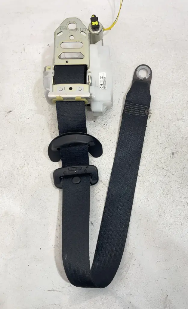 ✅Ceinture de Sécurité avant Gauche TOYOTA AVENSIS III Wagon 2013 7P2510-P 556980