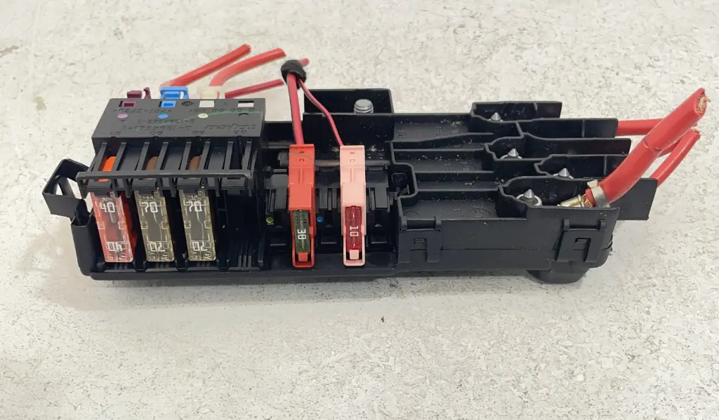 ✅Boîte à fusibles MERCEDES ML W164 2007 013948421 013948411 556861