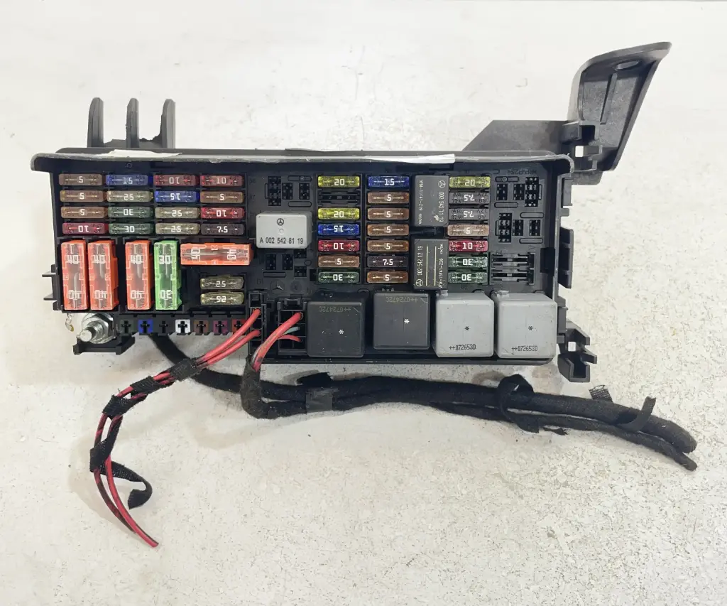 ✅Boîte à fusibles MERCEDES ML W164 2007 A1645403072 A1645451740 556861