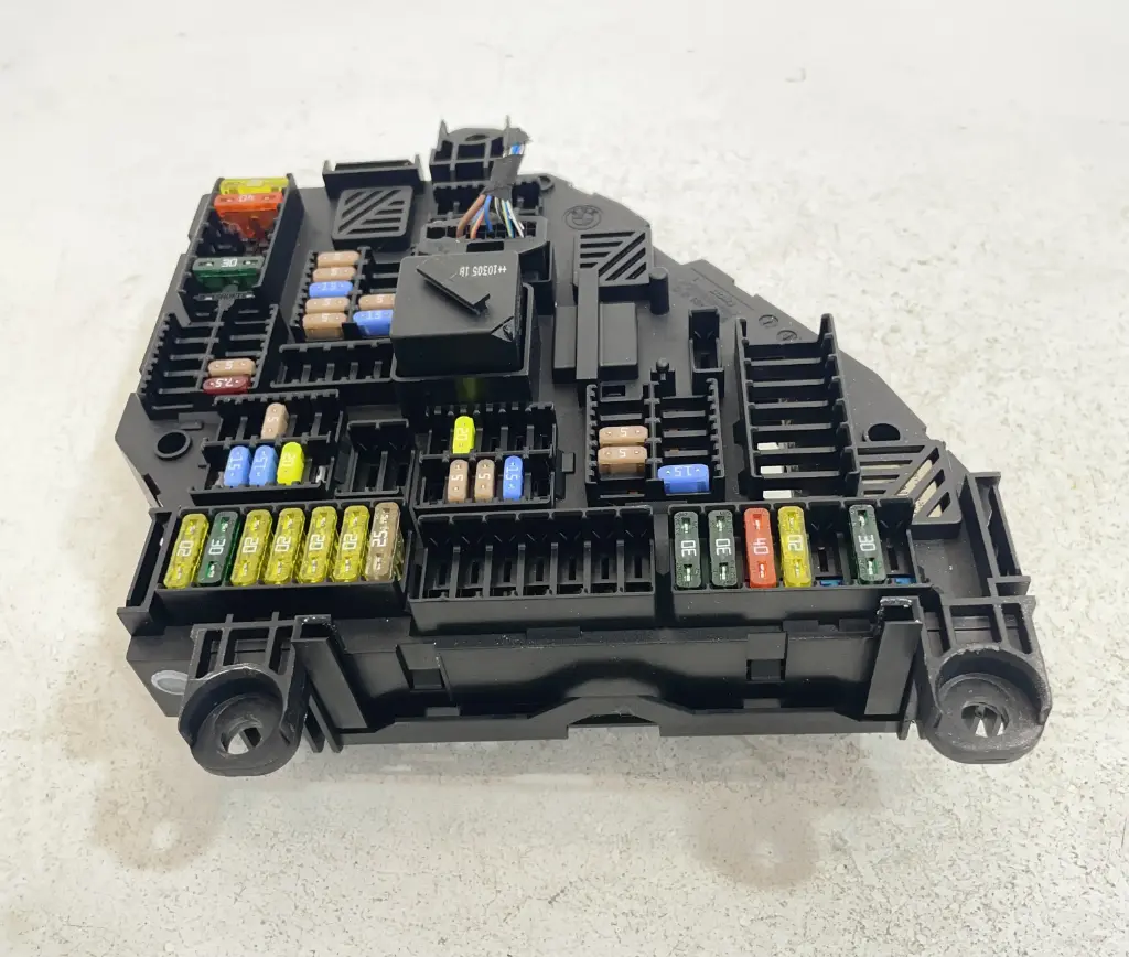 ✅Boîte à fusibles BMW X3 2011 F25 921086003 9210860 9210860 561570