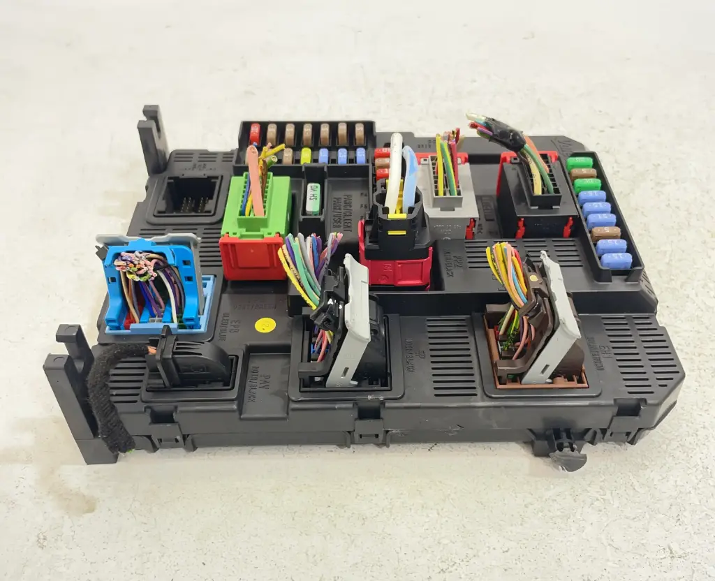 ✅Boîte à fusibles PEUGEOT 2008 I 2014 9807532080 560067