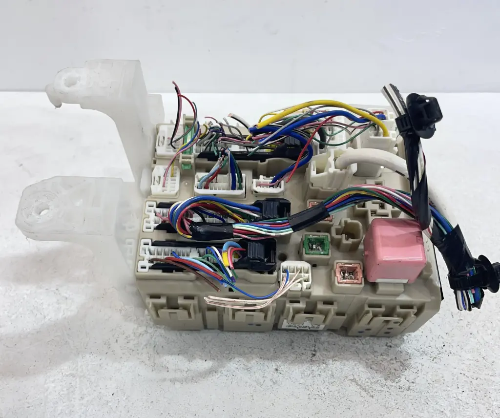  ✅Boîte à fusibles TOYOTA AVENSIS III Wagon 2013 82730-05C80 8273005C80 556980