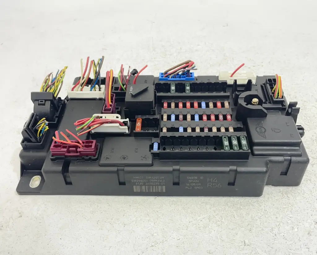 ✅Boîte à fusibles MINI COOPER 2009  R56 519398051 6135345523501 555681