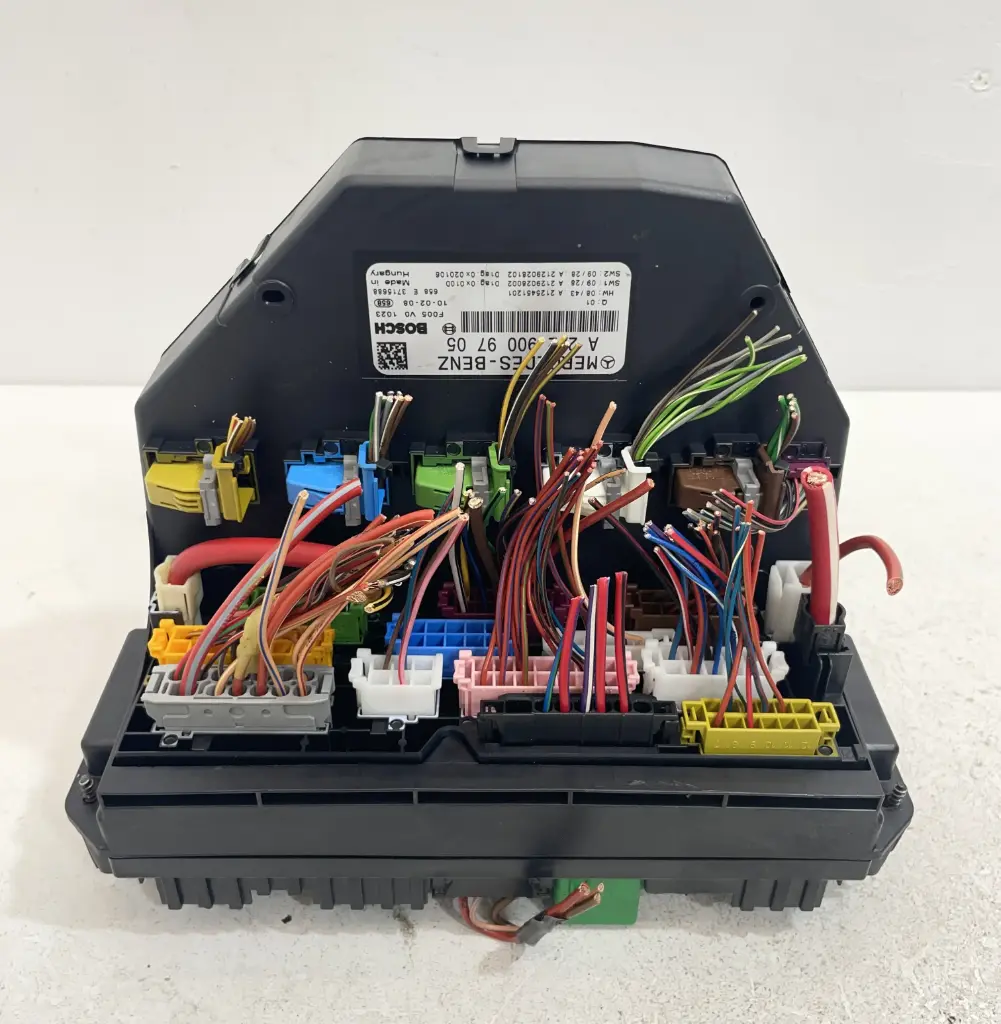 ✅Boîte à fusibles MERCEDES C200 W204 2010 A2129009705 A2129028002 560752