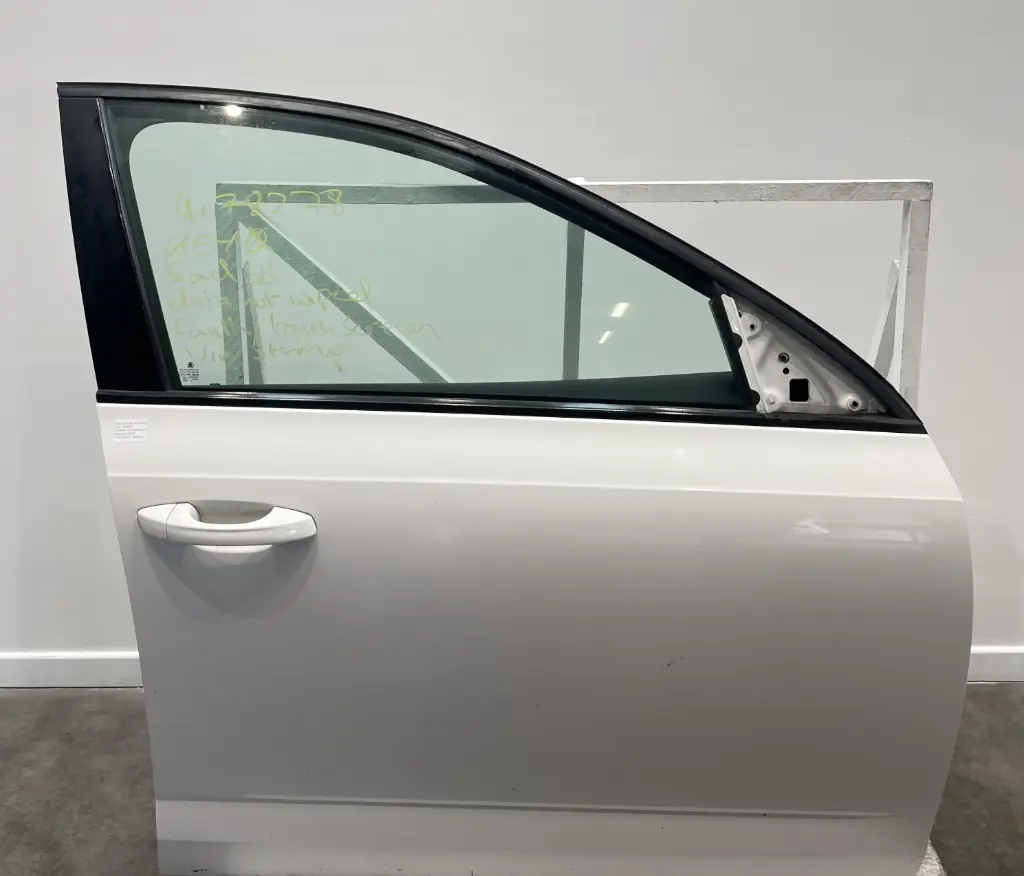 ✅Porte avant droite SKODA OCTAVIA 2013 III Hatchback 5E0831052 580573