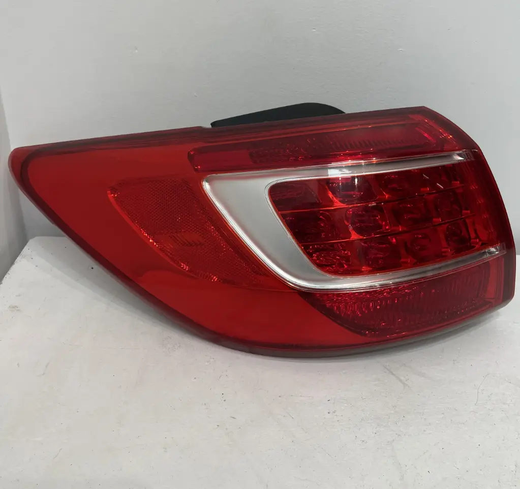 ✅Feu / phare arrière gauche KIA SPORTAGE 2012 924013W010 92401-3W010 580055 