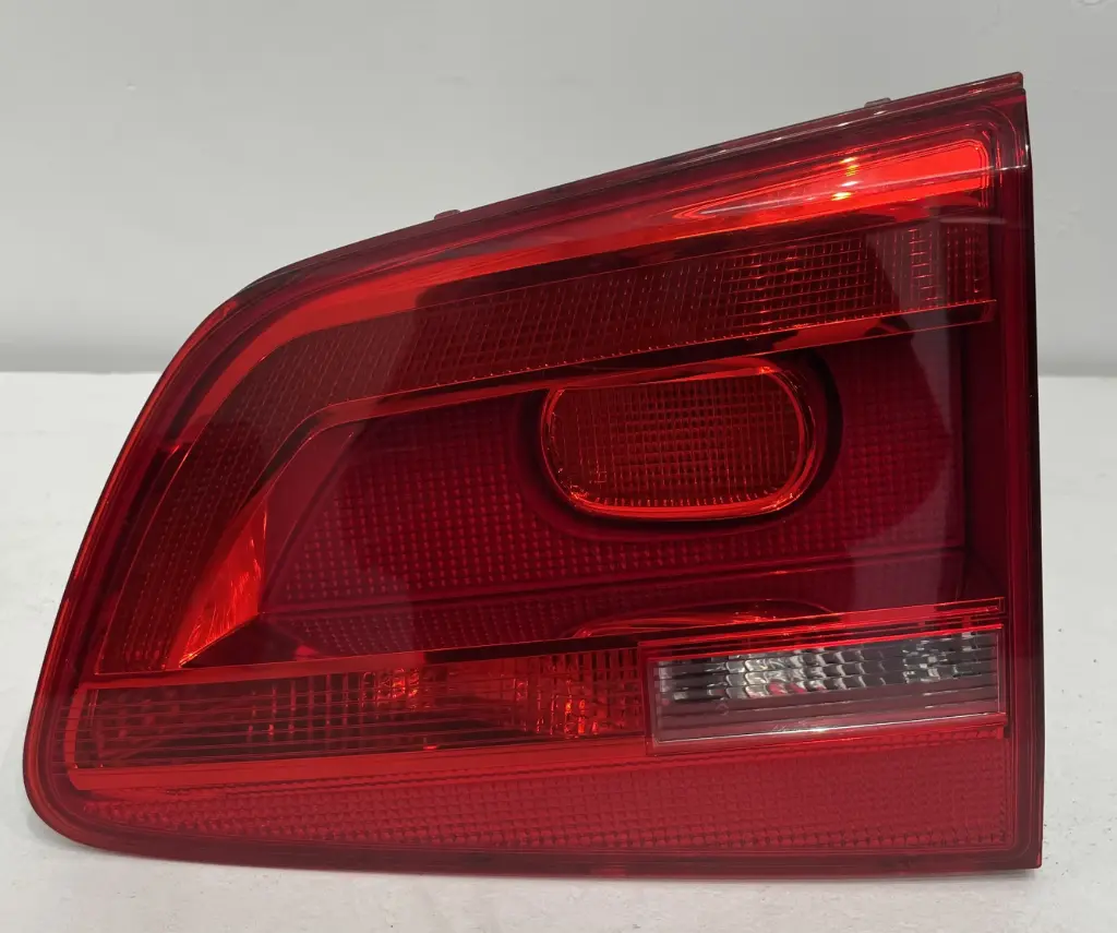 ✅Feu arrière sur hayon droite VOLKSWAGEN TOURAN 2013 1T0945094A 583346 
