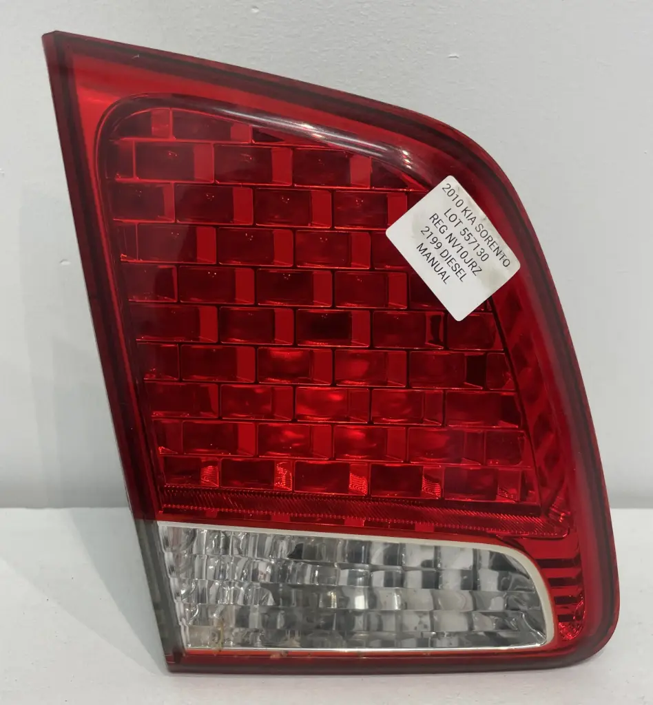 ✅Feux arrière sur hayon gauche KIA SORENTO II 2010 924052P020 92405-2P020 557130