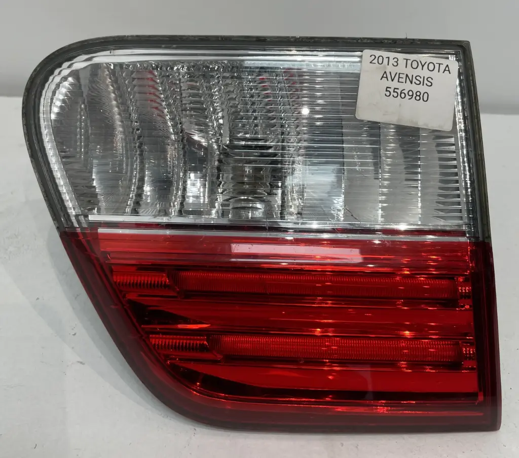 ✅Feux arrière sur hayon gauche TOYOTA AVENSIS III Wagon 2013 8159005150 556980