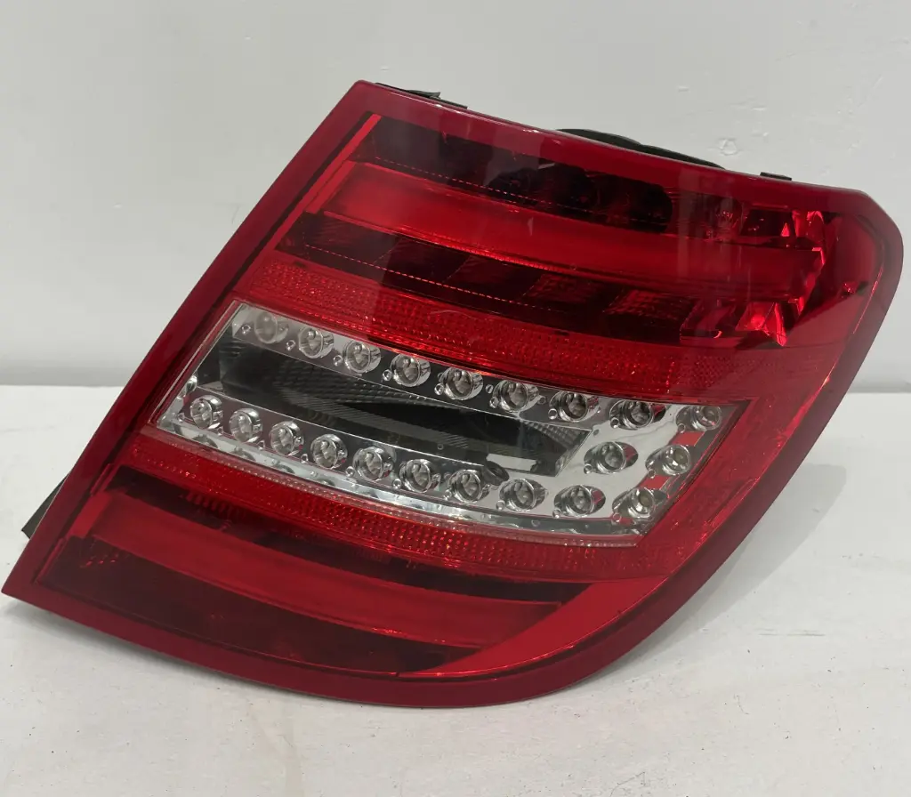 ✅Feu/phare arrière droite MERCEDES C220 2012 S204 A2048206564 2048206564 581314 