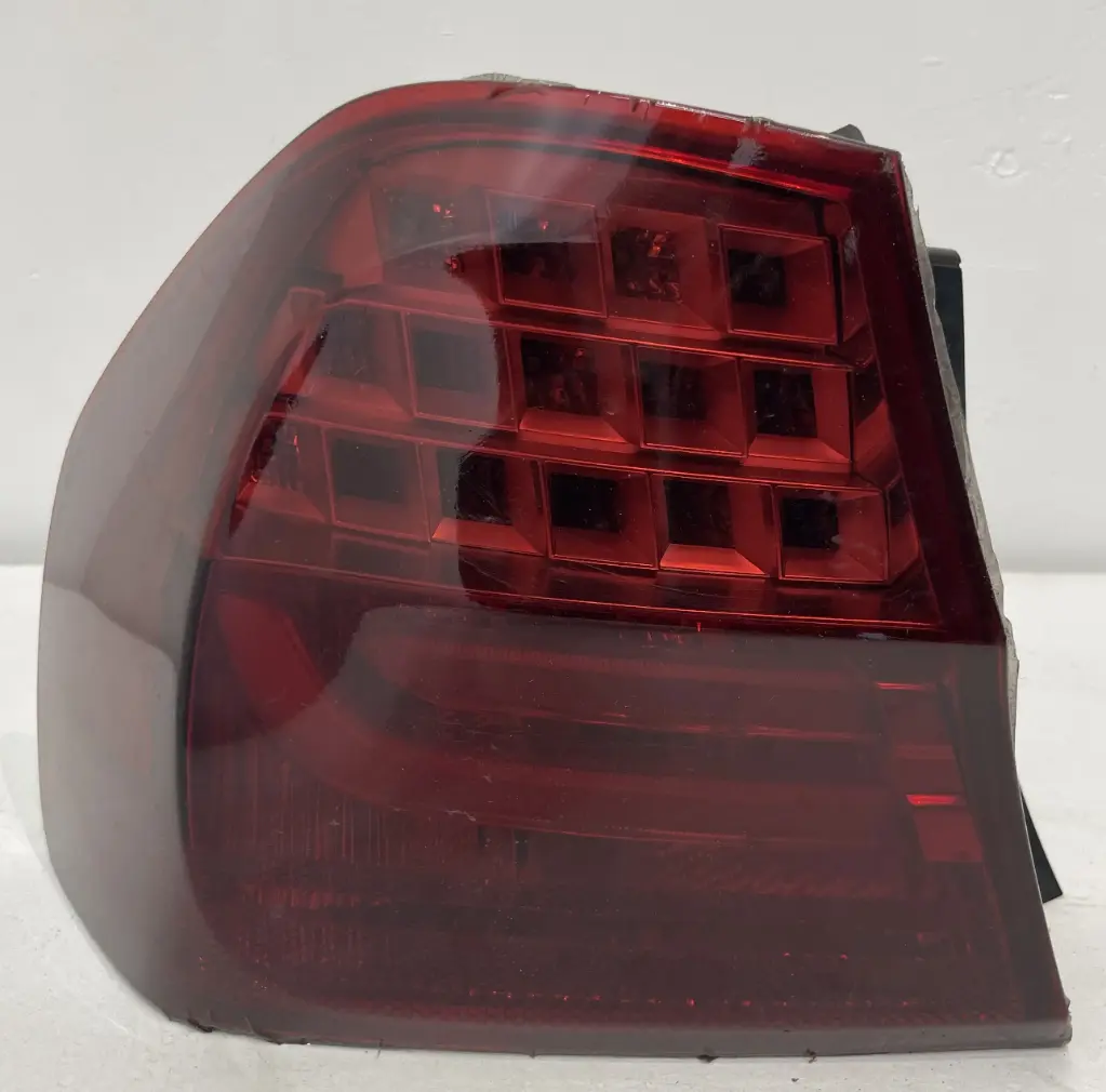 ✅Feu / phare arrière gauche BMW 318I 2010 E90 LCI 63217289425 7289425 582879 