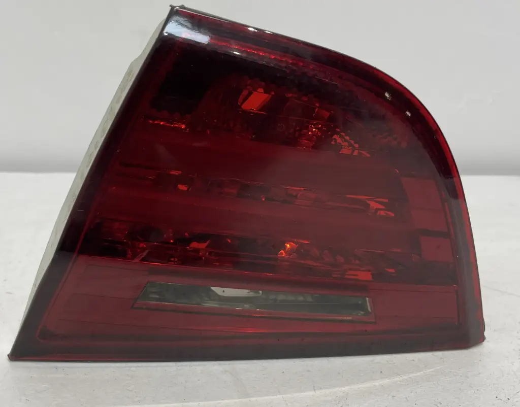 ✅Feu arrière sur hayon droite BMW 318I 2010 E90 LCI 63217289428 7289428  582879 