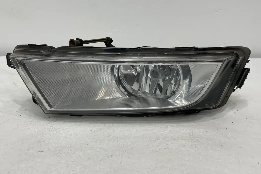 ✅Feu antibrouillard avant gauche SKODA OCTAVIA 2013 III 5E0941699 580573 
