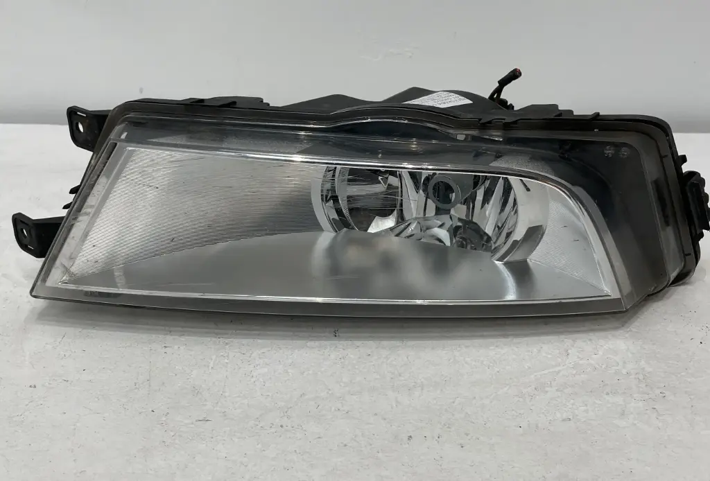 ✅Feu antibrouillard avant droite SKODA OCTAVIA 2013 III 5E0941702 580573 