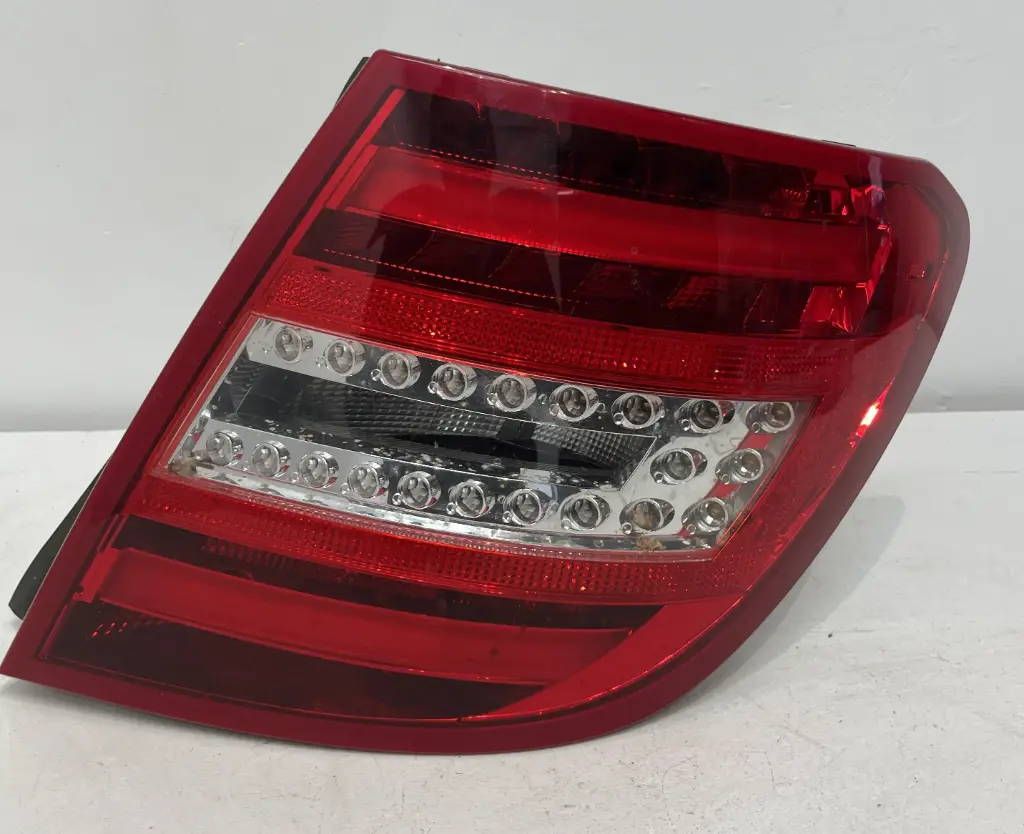 ✅Feu / phare arrière droite MERCEDES C220 2011 A2048206564 2048206564 582143 