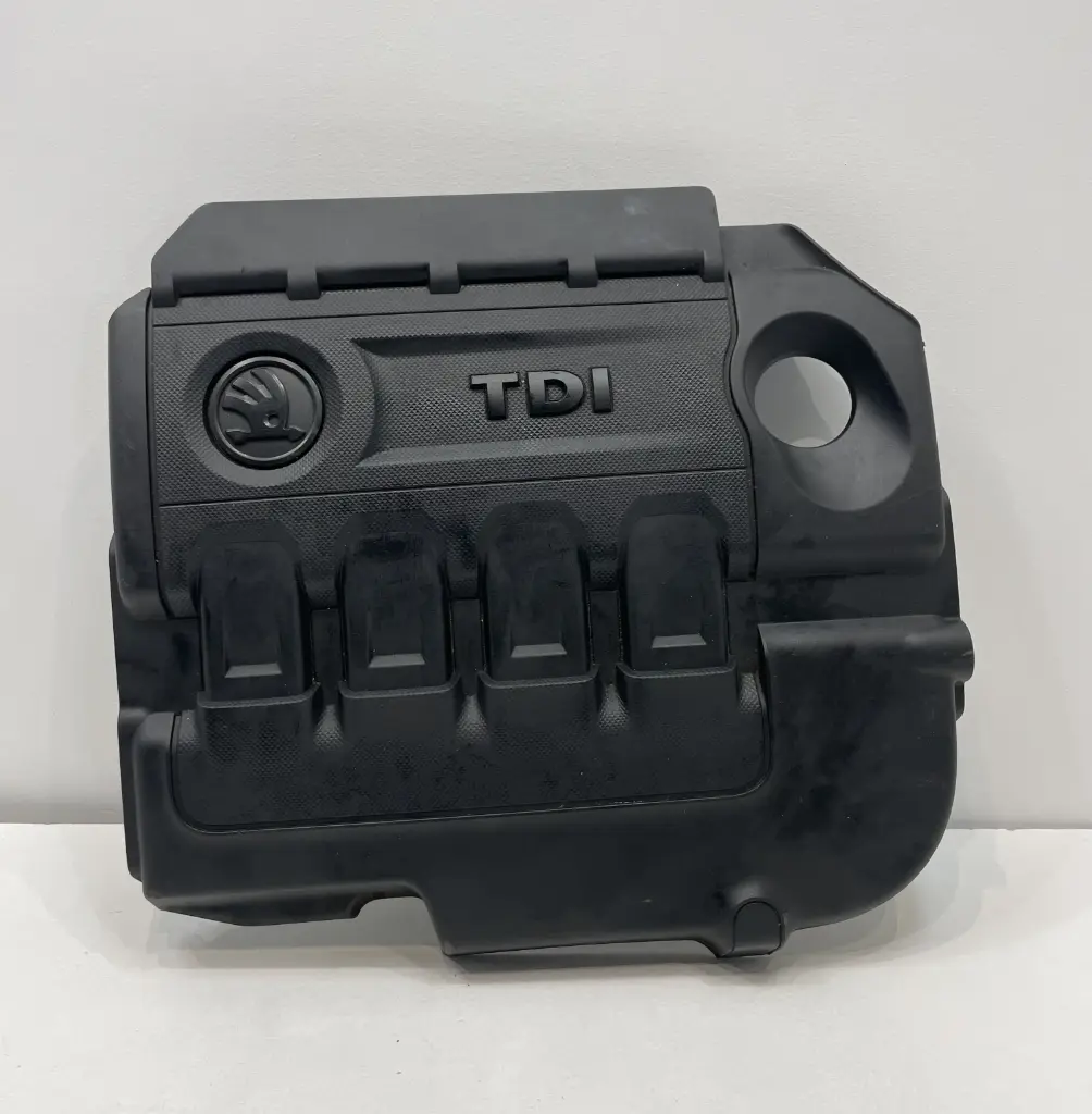✅COUVERCLE/CACHE MOTEUR SKODA OCTAVIA 2013 III 1.6D 04L103925C 4012590C 580573