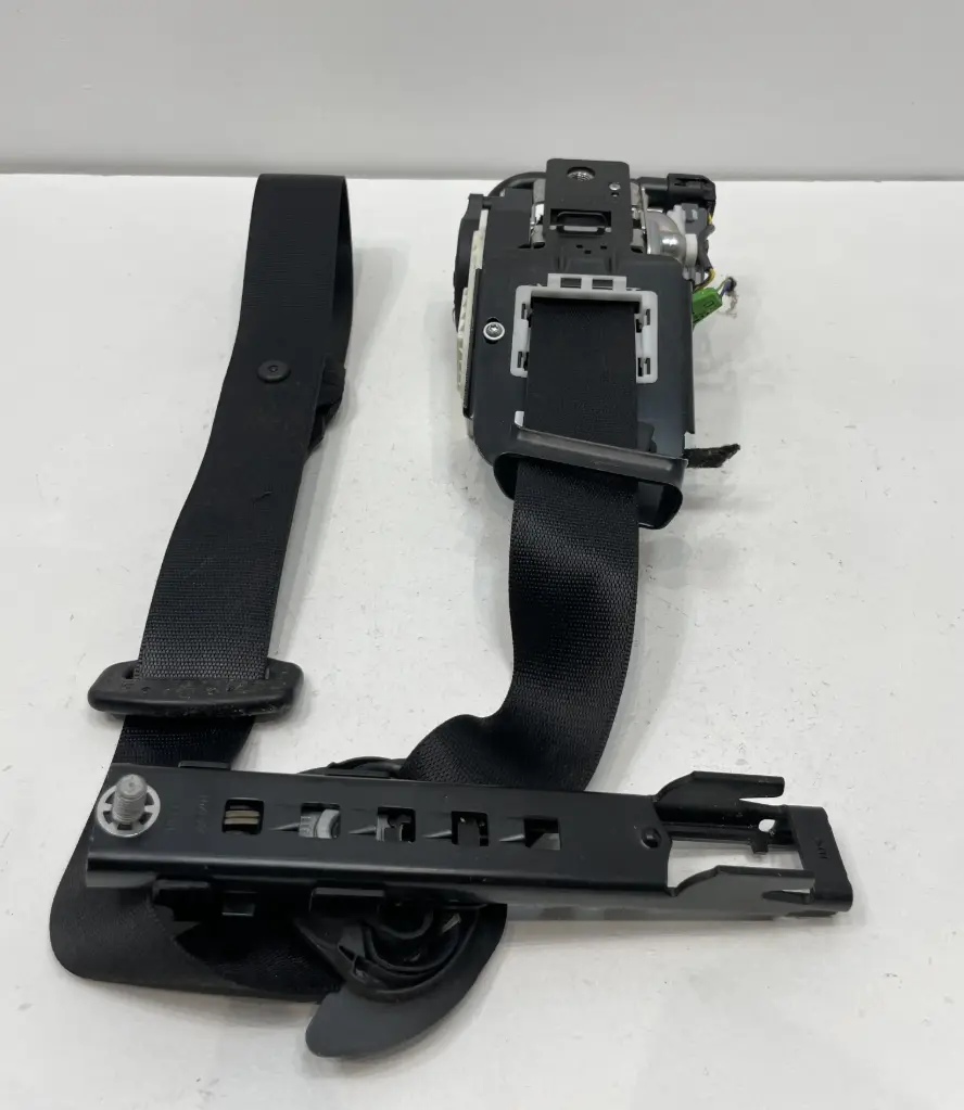 ✅Ceinture de Sécurité avant gauche MERCEDES C220 2011 S204 616774500 582143