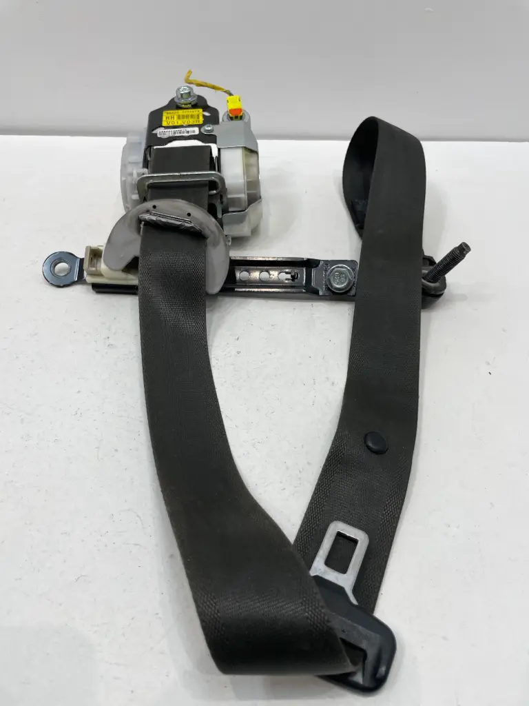 ✅Ceinture de Sécurité avant droit HYUNDAI I40 2015 88820-3Z000 888203Z000 579670