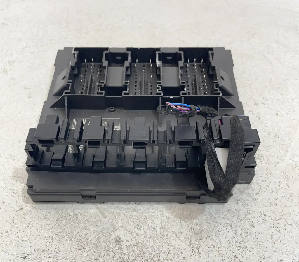 ✅Module Commande Confort VOLKSWAGEN SCIROCCO III 2009 5K0937086 556587