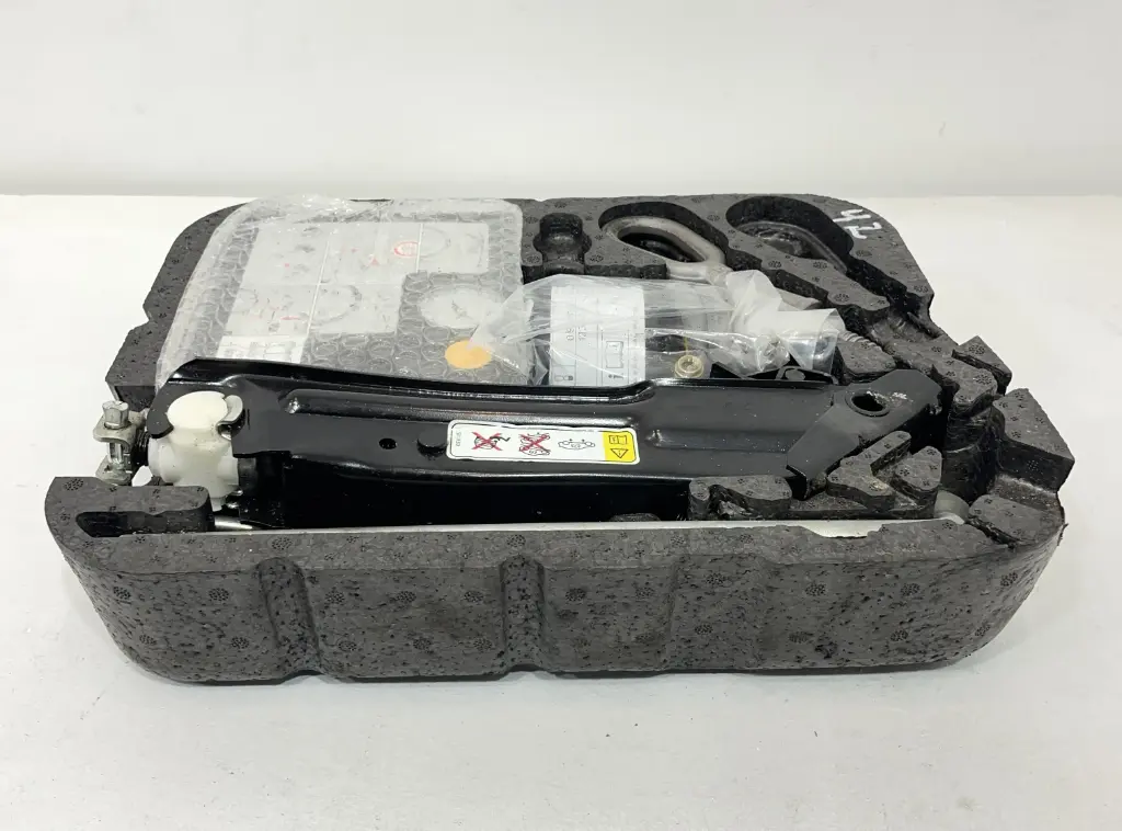 ✅Kit d'outils roue de secours MINI COOPER 2009 R56 1501930 6795816 555681