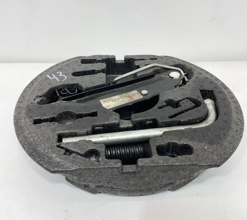 ✅Kit d'outils roue de secours VOLKSWAGEN SCIROCCO 2009 1K0011031L 556587