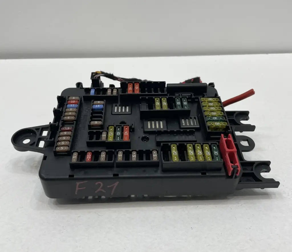  ✅Boîte à fusibles BMW 114I 2014 F21 933788001 6114V8933788001 581303