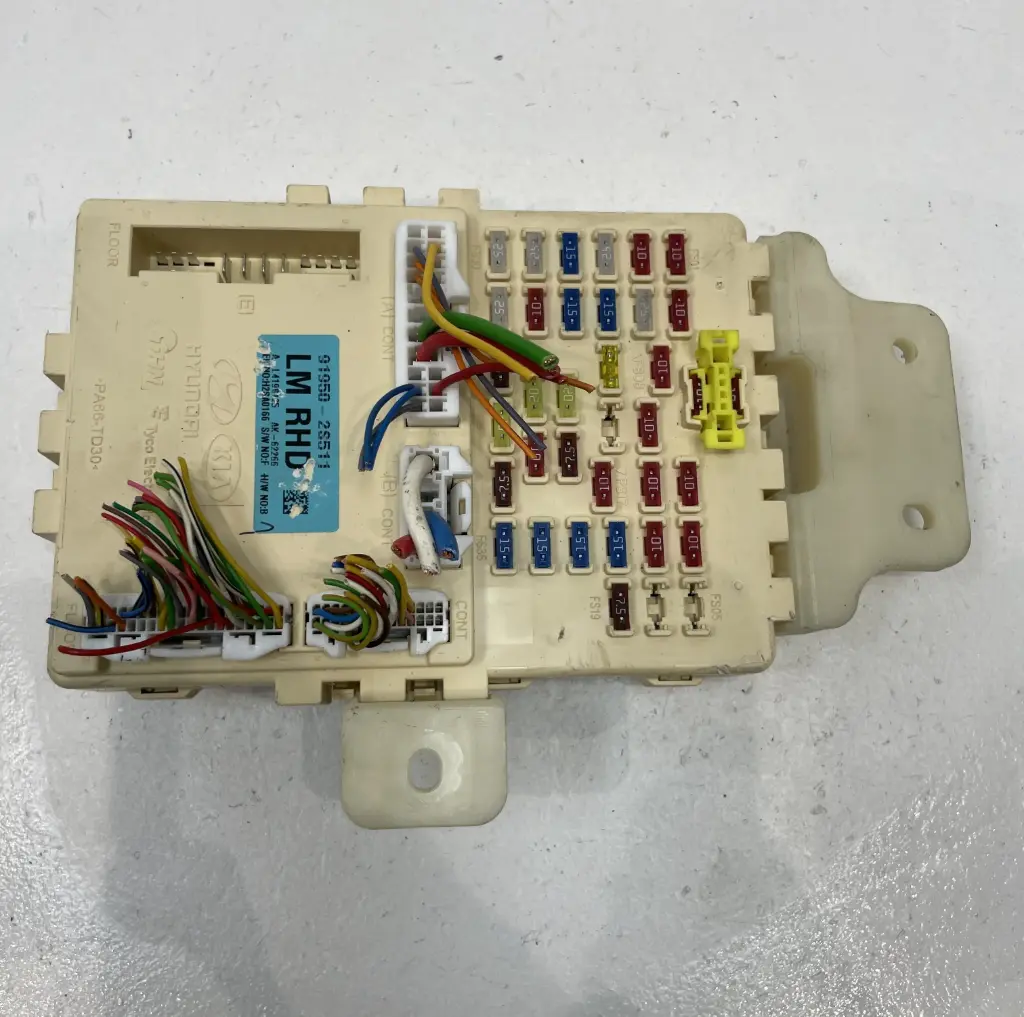 ✅Module de fusibles HYUNDAI IX35 2012 919502S511 91950-2S511 581569