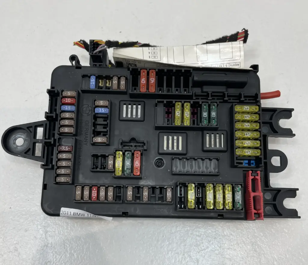 ✅Boîte à fusibles BMW 118D 2011 926111002 6114V8 99093195