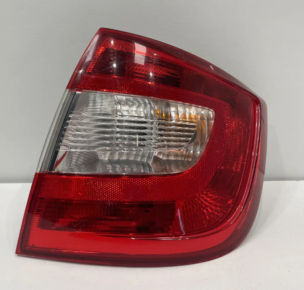 ✅Feu / phare arrière droite SKODA RAPID 2014 5JH945096 328314 