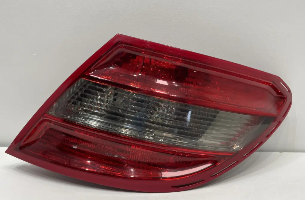 ✅Feu / phare arrière droite MERCEDES C220 2010 W204 A2048203064 50000067 