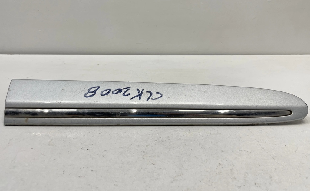 ✅Moulure d'aile arrière droite MERCEDES CLK A2096902662 47153416