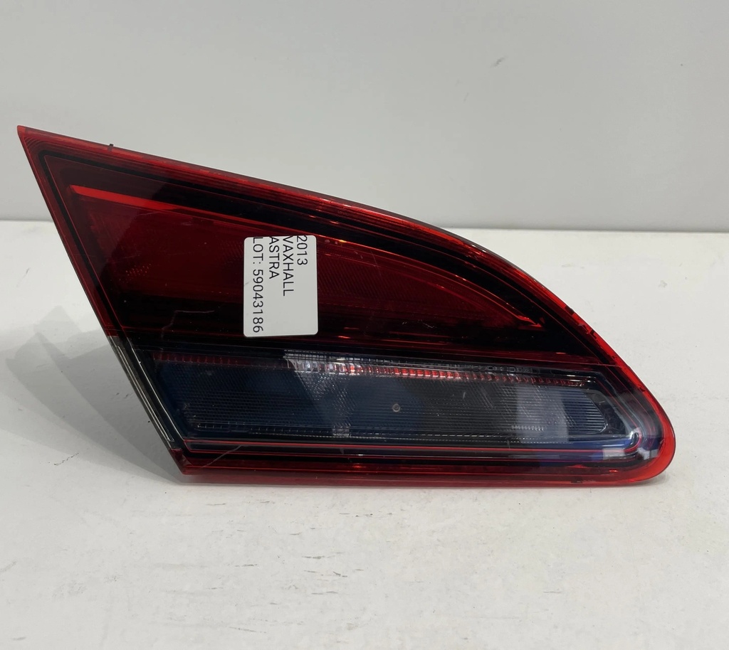 ✅Feu arrière sur hayon gauche OPEL ASTRA 2013 13399954 L90025804 59043186