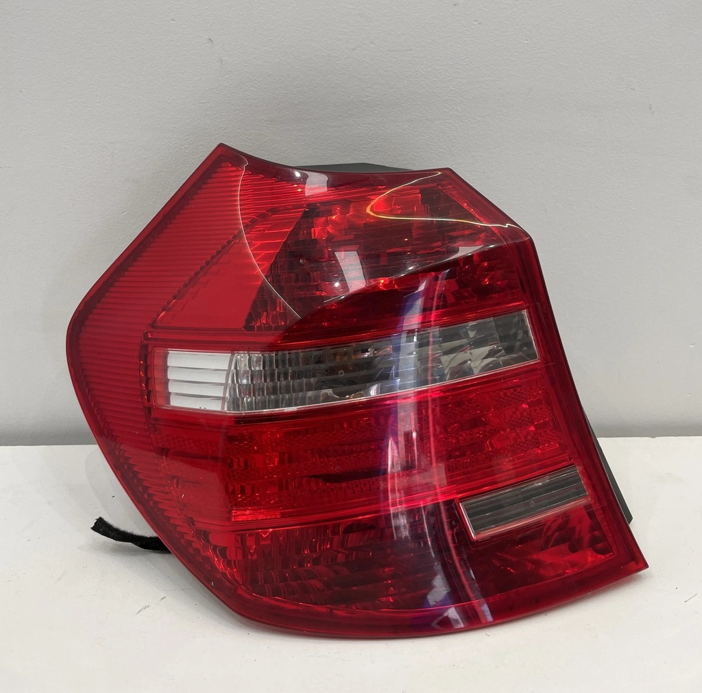 ✅Feu / phare arrière gauche BMW 118D 2011 E81 63217164955 7164955 50023608 