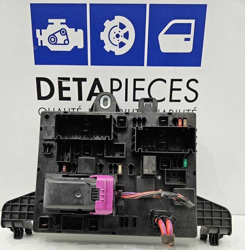 ✅BOITIER FUSIBLES OPEL ASTRA 2012 R: 365927271 L: 78960883