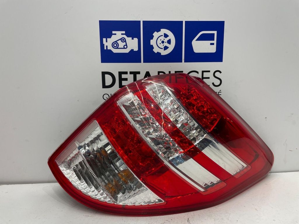 ✅FEU / PHARE ARRIÈRE DROIT TOYOTA RAV4 2010 III 8155142120 49890555