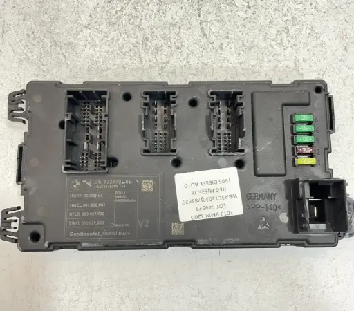 ✅Boîte à fusibles BMW 320D 3' F30 2013 9329701 61359329701 549529  