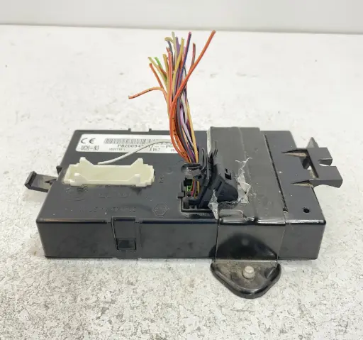 ✅Module confort OPEL VIVARO 2011 P8200943317 18217981 80417125