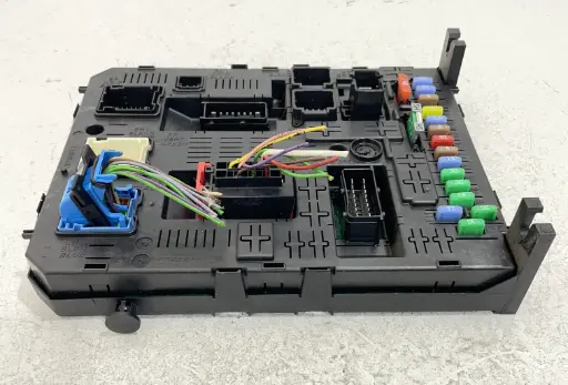 ✅Boîte à fusibles PEUGEOT PARTNER 2014 20977771 230346602 Y0000014