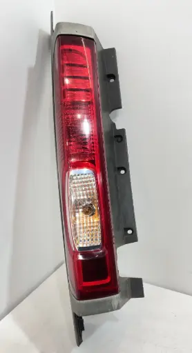 ✅Feu / phare arrière gauche OPEL VIVARO A 2009 265A60118R 557003 