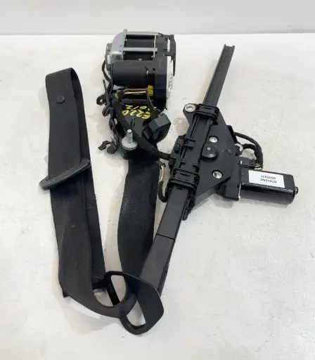 ✅Ceinture de Sécurité avant Droit MERCEDES E220 C207 2012 620020300 561784