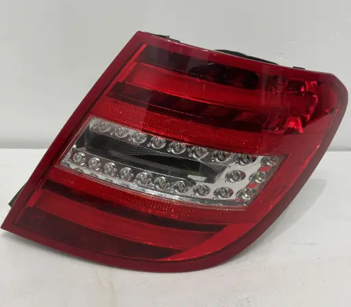 ✅Feu/phare arrière droite MERCEDES C220 2012 S204 A2048206564 2048206564 581314 